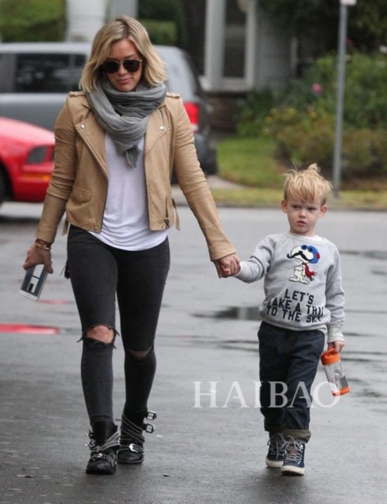 �ƩԸ̡P�F�� (Hilary Duff) �M3����lLuca�h�ʪ�