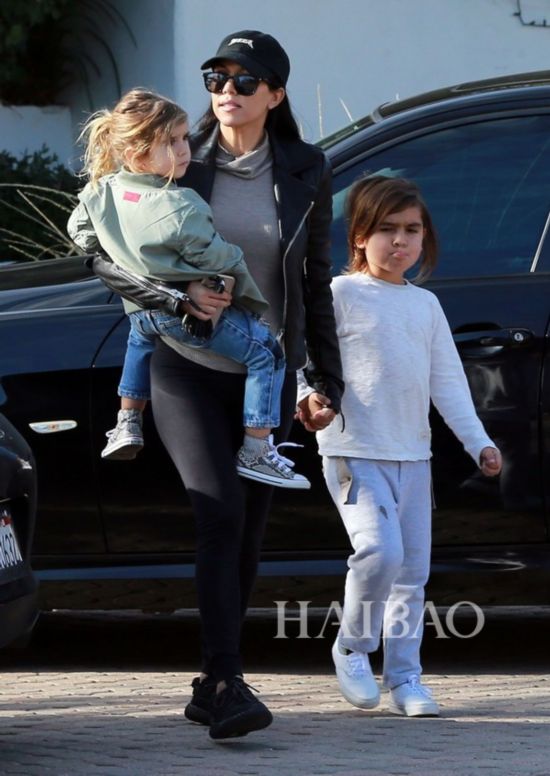 үSgPd (Kourtney Kardashian) MMasonBPenelopeb骱A