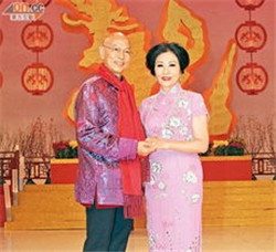  罗家英遭网友诅咒 _罗家英汪明荃结婚照_罗家