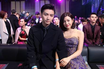 陈妍希晒露肩美照 造型满分被赞性感陈晓自曝