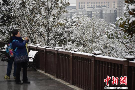 湖北67县市出现降雪 应急响应从四级提升至三