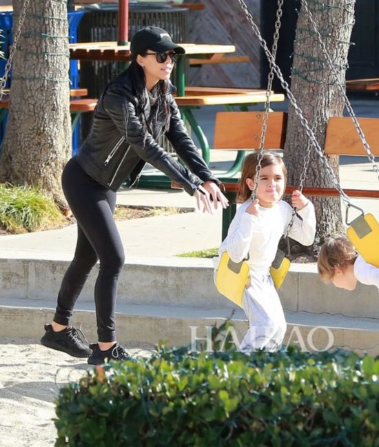 үSgPd (Kourtney Kardashian) MMasonBPenelopeb骱A
