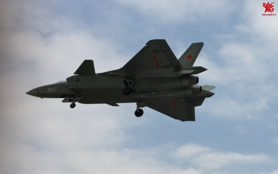 最后的原型机:2017号歼20优美试飞五连拍(组图