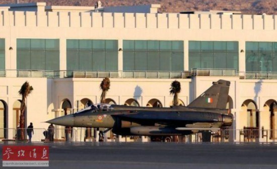 港媒曝两国买枭龙战机 印度LCA同场争订单(图