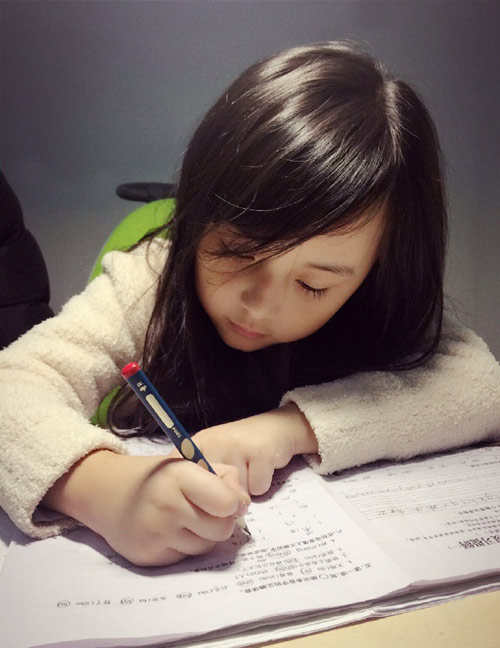 小芈月刘楚恬期末考在即 挠头沉思做题美得不像话