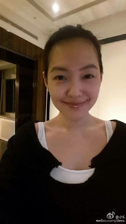 小S换学生自拍吓呆许雅钧扒一扒小S微博里的2017最火发型头图片