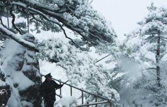 安徽省大部分地区继续降雪 暴雪预警信号提升