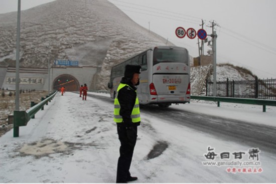 甘肃省公安厅交通管理局高速公路第一支队开展
