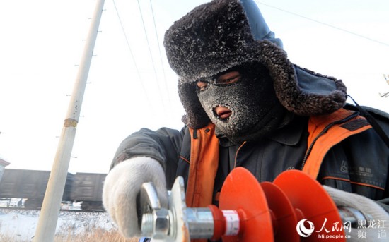 【图说】“霸王级”寒潮来袭 电力工人－36℃连续作业10小时