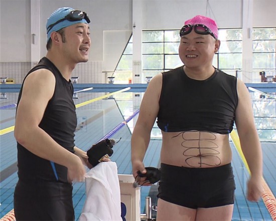 岳云鹏秀腹肌