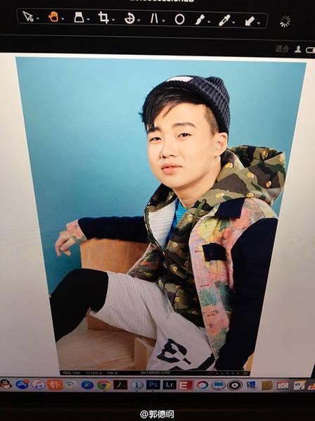 郭德纲晒儿子写真 郭麒麟帅气网友称颜值甩老爸18条街