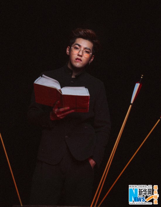 吴亦凡炫酷写真曝光 化身弓箭手帅出新高度