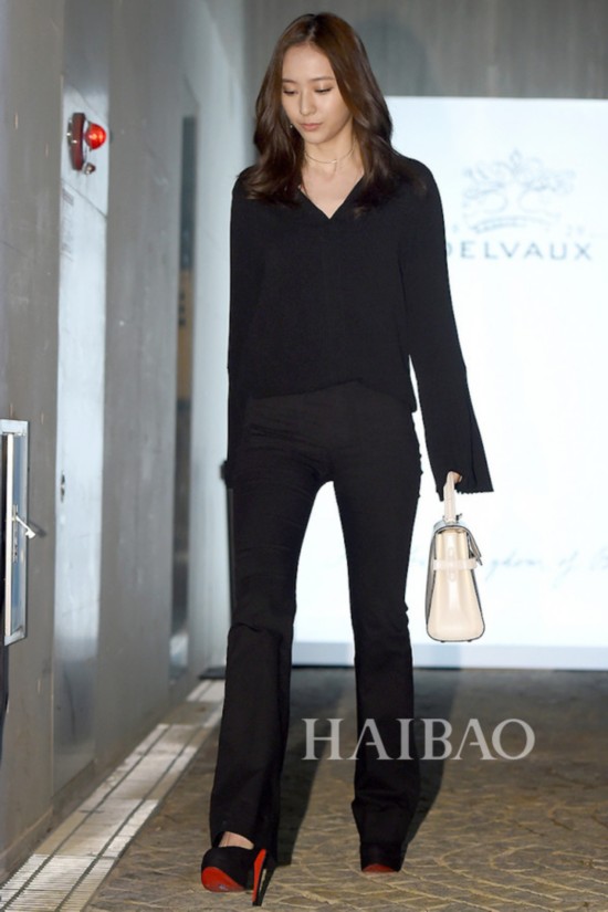 �G�q������System��Ũ�m�A��Delvaux�ե]�{���~�P����