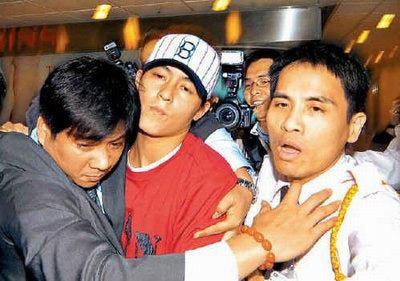 周杰伦买宵夜给狗仔 当爸了果然不一样！