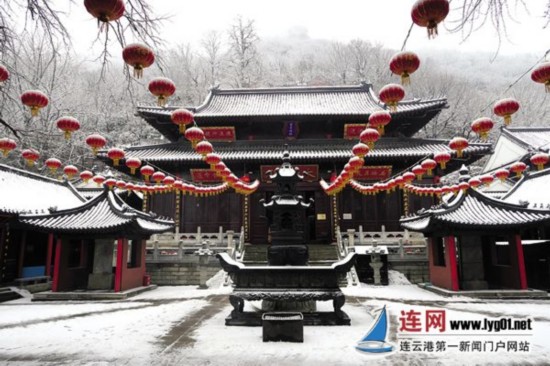 受冷空气影响 瑞雪又染连云港花果山