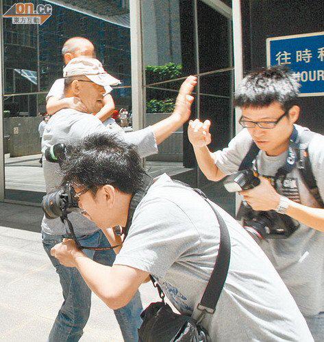 周杰伦买宵夜给狗仔 当爸了果然不一样！