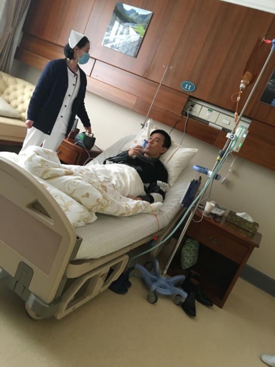 我是歌手第四季:张信哲喉咙嘶哑唱哭全场 苏运