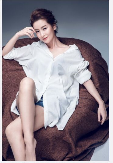 李晟晒性感艺术照露长腿 搞笑夸赞自己(图)--重庆视窗--人民网