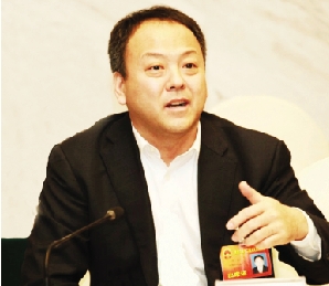 双鸭山市代表团集中审议省人大常委会及两院工作报告