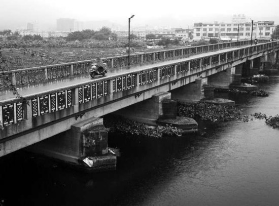 汕头和平桥架起千百年慈善路