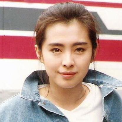 王祖贤晒近照庆生 妖兽啦50岁王祖贤逆生长变