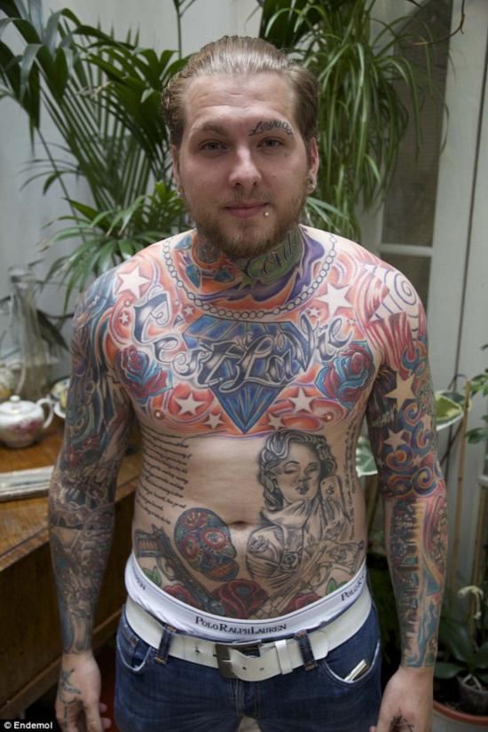 英纹身奶爸十年内将洗掉全部纹身