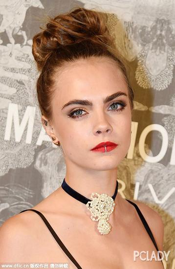 �d�ԡP�}�˥�]Cara Delevingne�^