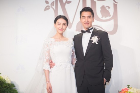 余文乐周冬雨疑公开恋情 两人相差11岁 明星情