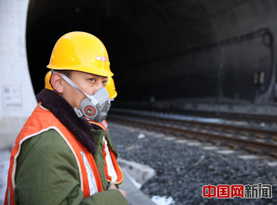 7个人的 春运 :值守荒凉之地 为铁路安全保驾护