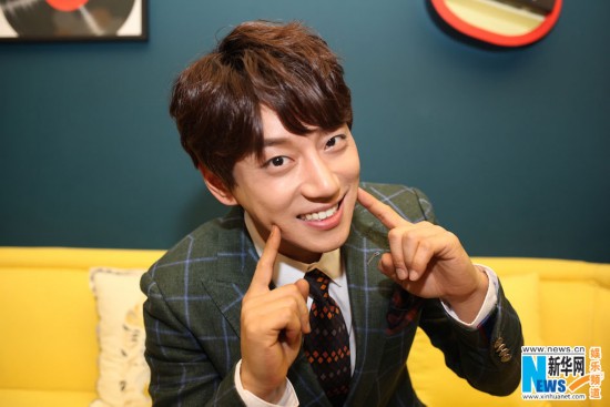 我是歌手黄致列写真露招牌笑 卖萌放电