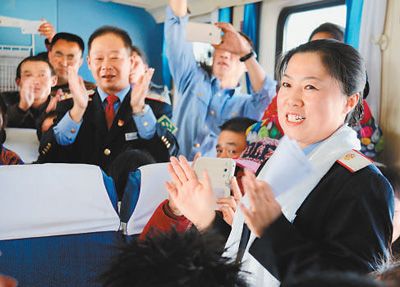 送福送歌送欢笑(2016春运一线)