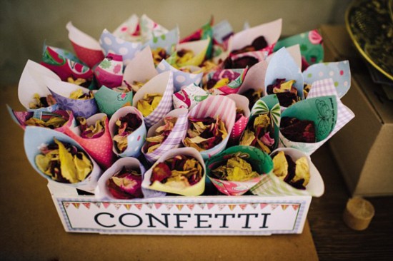 英国新娘DIY婚礼蛋糕请柬 节省近10万元(组图