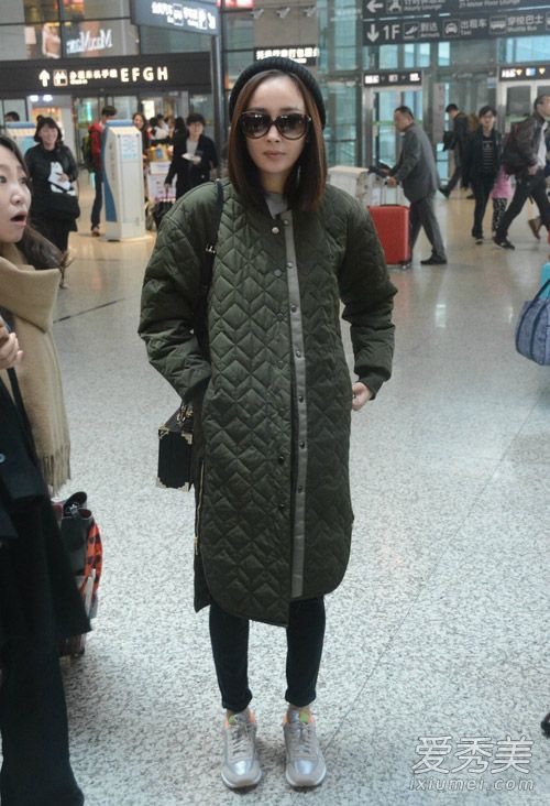 Angelababy杨幂都爱黑色九分裤 穿上瘦成闪电