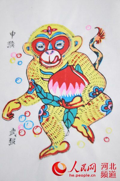 图为武强木版年画传人康英勤为猴年设计的年画(此为试版图)。孙逸桦 摄