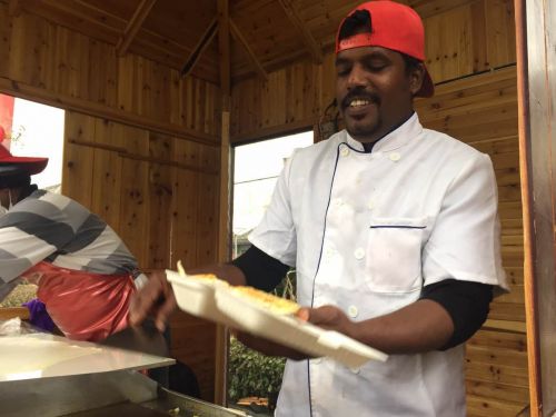 盐城水街庙会闹新春 张灯结彩游人如织