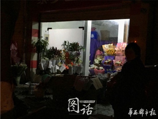 备战情人节 花店蓝色妖姬预售近30元一枝--四川