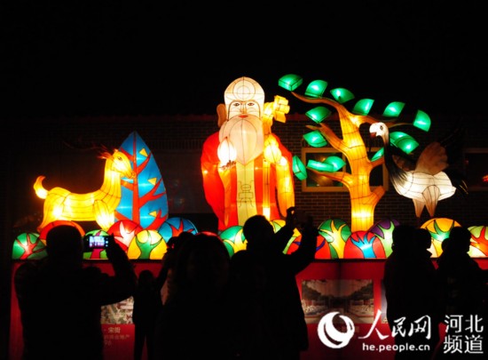 2月11日至26日（正月初四至十九），上百组鳌山灯亮相古城定州。图为参展鳌山灯。张梦琪 摄