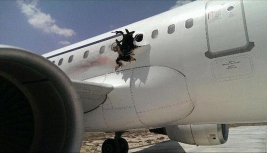 索马里“青年党”宣称对客机炸出大洞事件负责