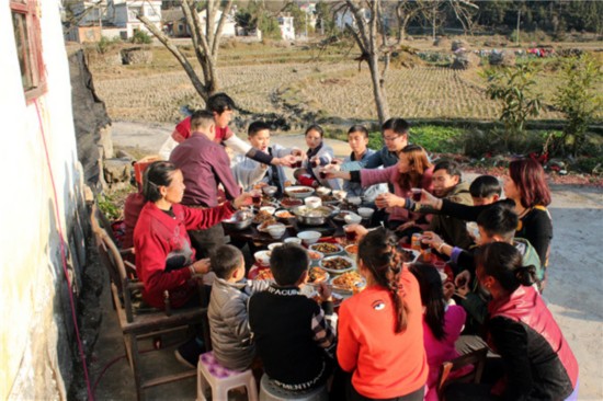 四代同堂的团年饭--贵州频道--人民网