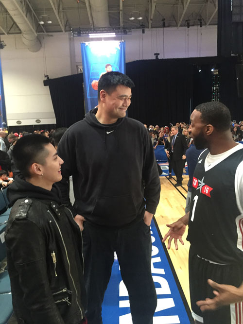 吴亦凡姚明麦蒂同框合影 网友调侃:最萌身高差