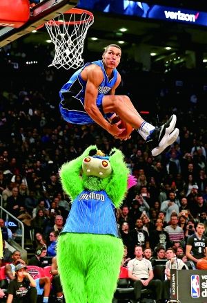 扣篮大赛拉文戈登扣出新高度 奉献 史上最强对