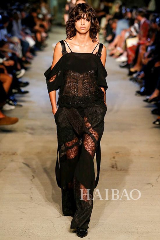 2016�K�L�ì��ɸ˩P�G����� (Givenchy) �k�˨q