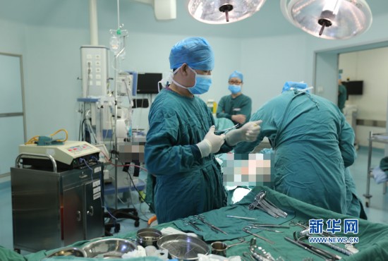 （网络媒体走转改）一对“护士夫妻”的情人节
