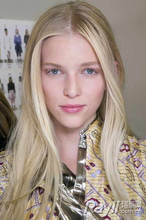 1443877280-hbz-ss2015-marant-bks-a-rs16-0537