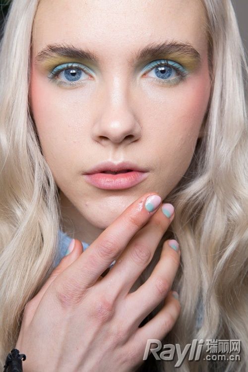 colorful-eye-makeup-nails-alexis-mabille-spring-2016Lloydy Simmonds