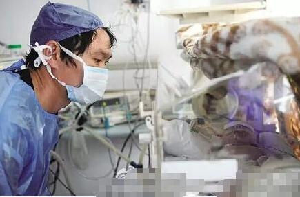 丈夫在家给妻子接生 用剪刀剪脐带致孩子破伤风