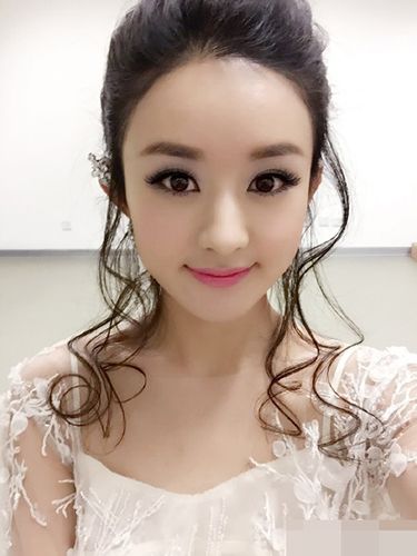 赵丽颖恋情曝光?春节与富商ceo同游马尔代夫