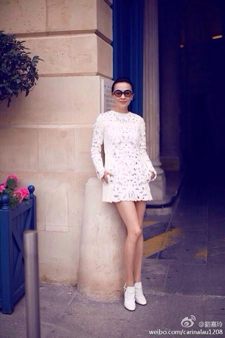 辛酸打工靠拼搏爆红的明星 姚晨刷厕所\/图