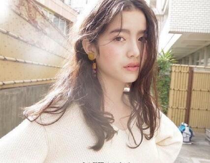 日法混血模特走红:12岁在读小学生 网友调侃这