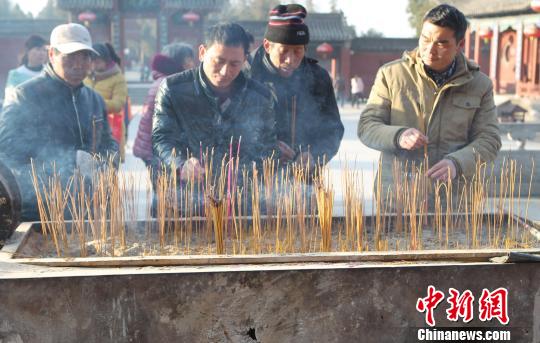 河南淮阳整治烧高香保护太昊陵古树古建(图